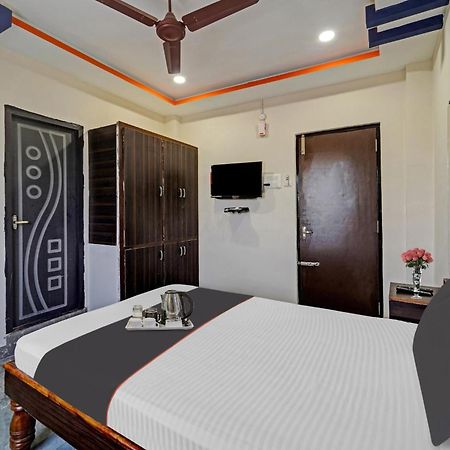 Capital O Lakshmi Residency Hotell Tirupati Exteriör bild