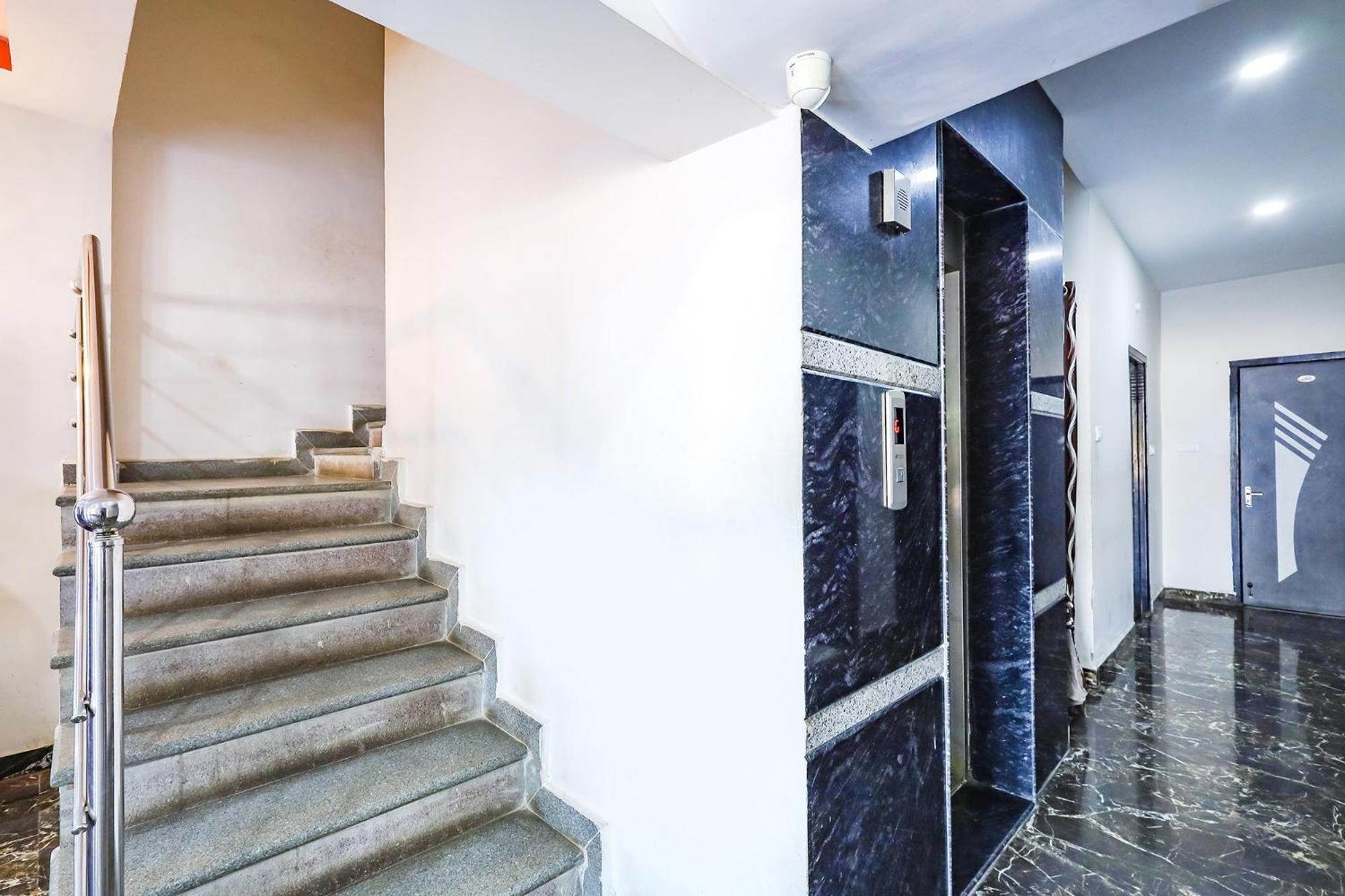 Capital O Lakshmi Residency Hotell Tirupati Exteriör bild