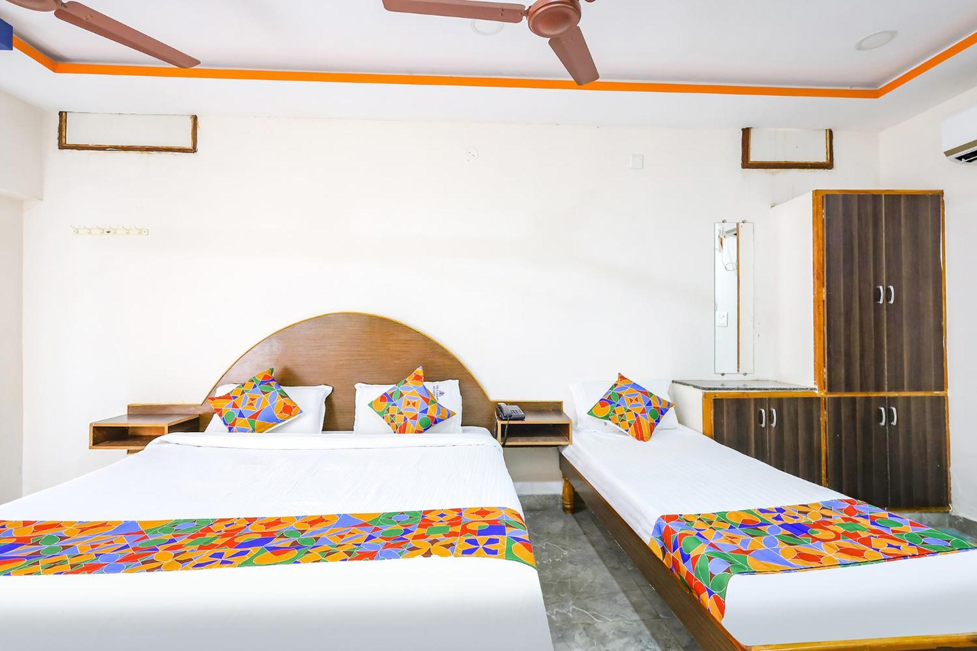 Capital O Lakshmi Residency Hotell Tirupati Exteriör bild