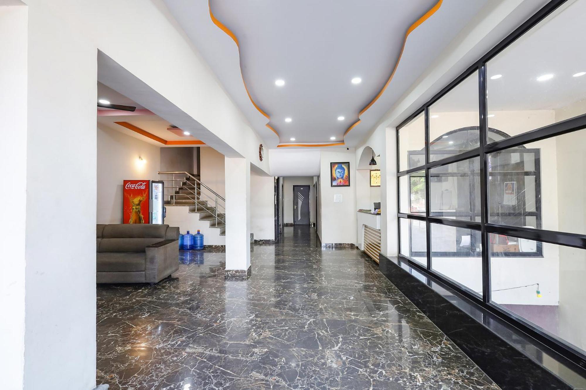 Capital O Lakshmi Residency Hotell Tirupati Exteriör bild