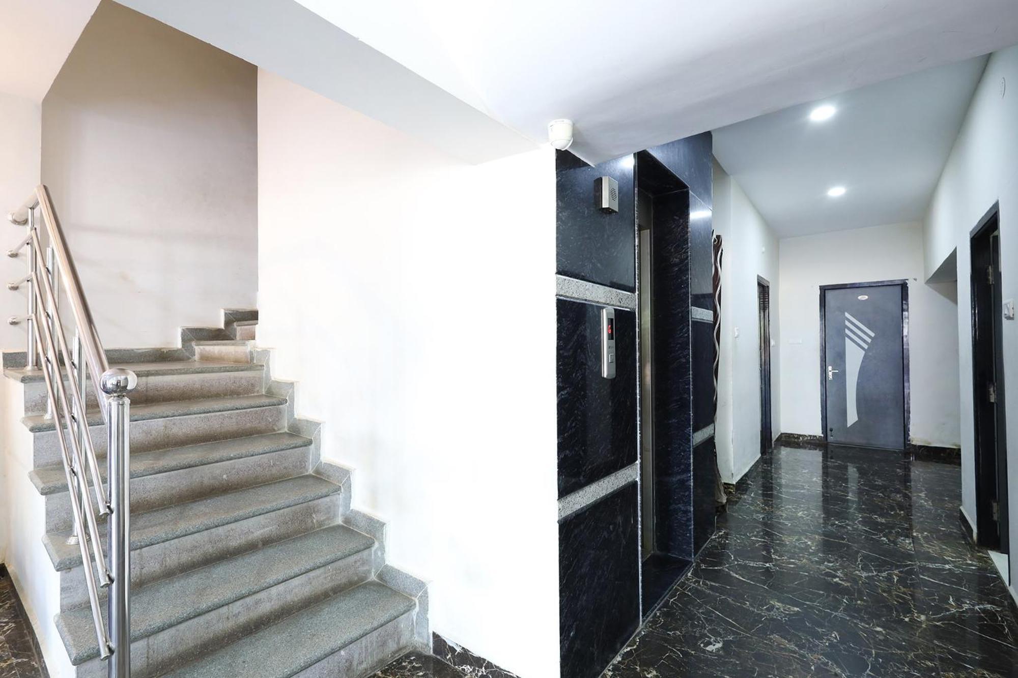 Capital O Lakshmi Residency Hotell Tirupati Exteriör bild