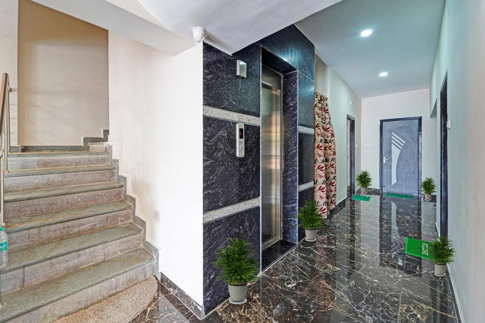 Capital O Lakshmi Residency Hotell Tirupati Exteriör bild