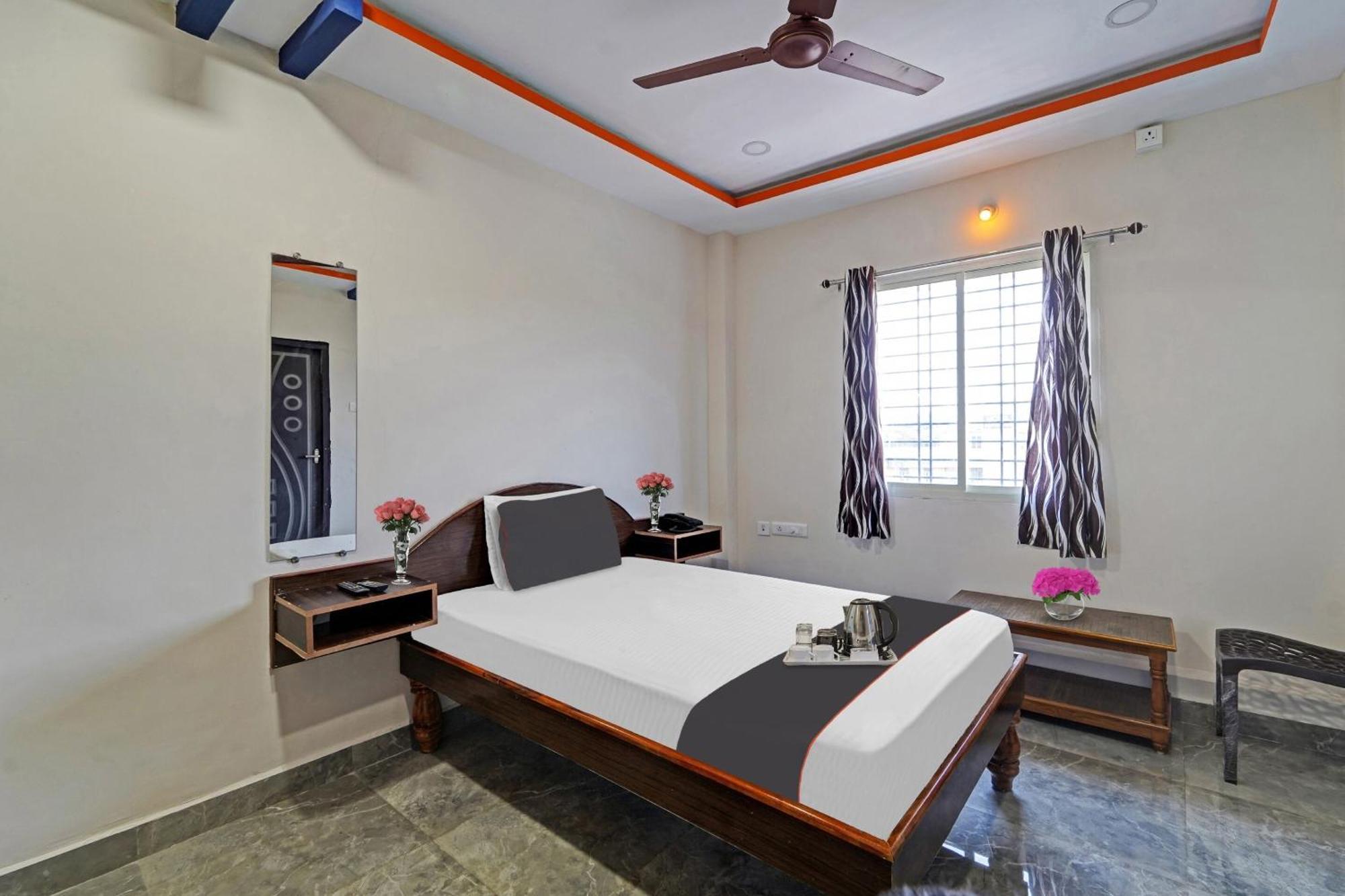Capital O Lakshmi Residency Hotell Tirupati Exteriör bild