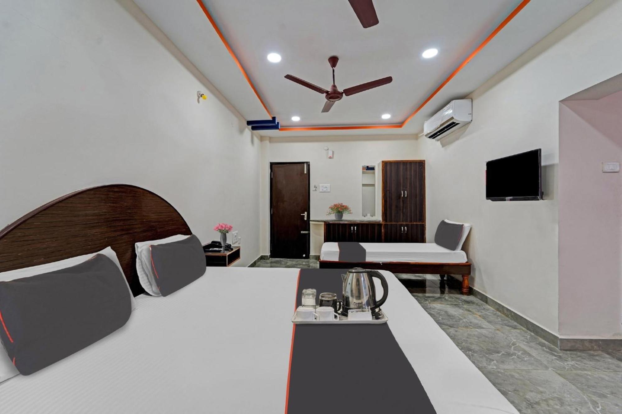 Capital O Lakshmi Residency Hotell Tirupati Exteriör bild