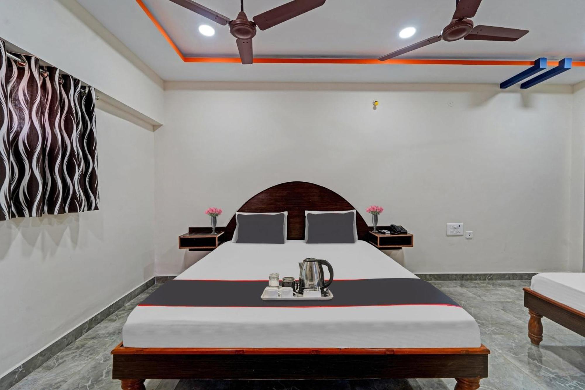 Capital O Lakshmi Residency Hotell Tirupati Exteriör bild