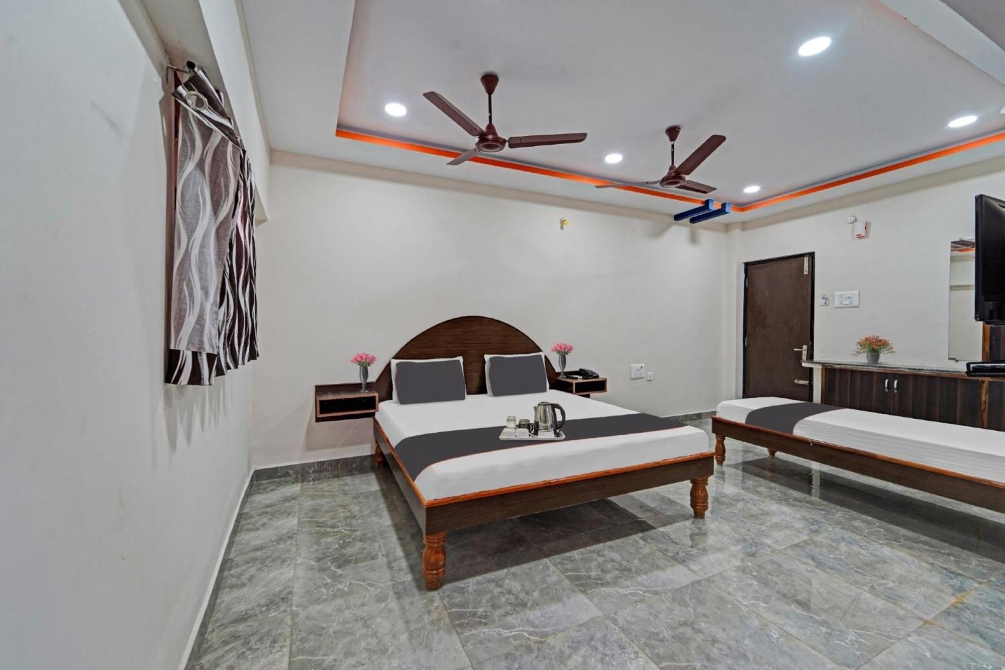 Capital O Lakshmi Residency Hotell Tirupati Exteriör bild